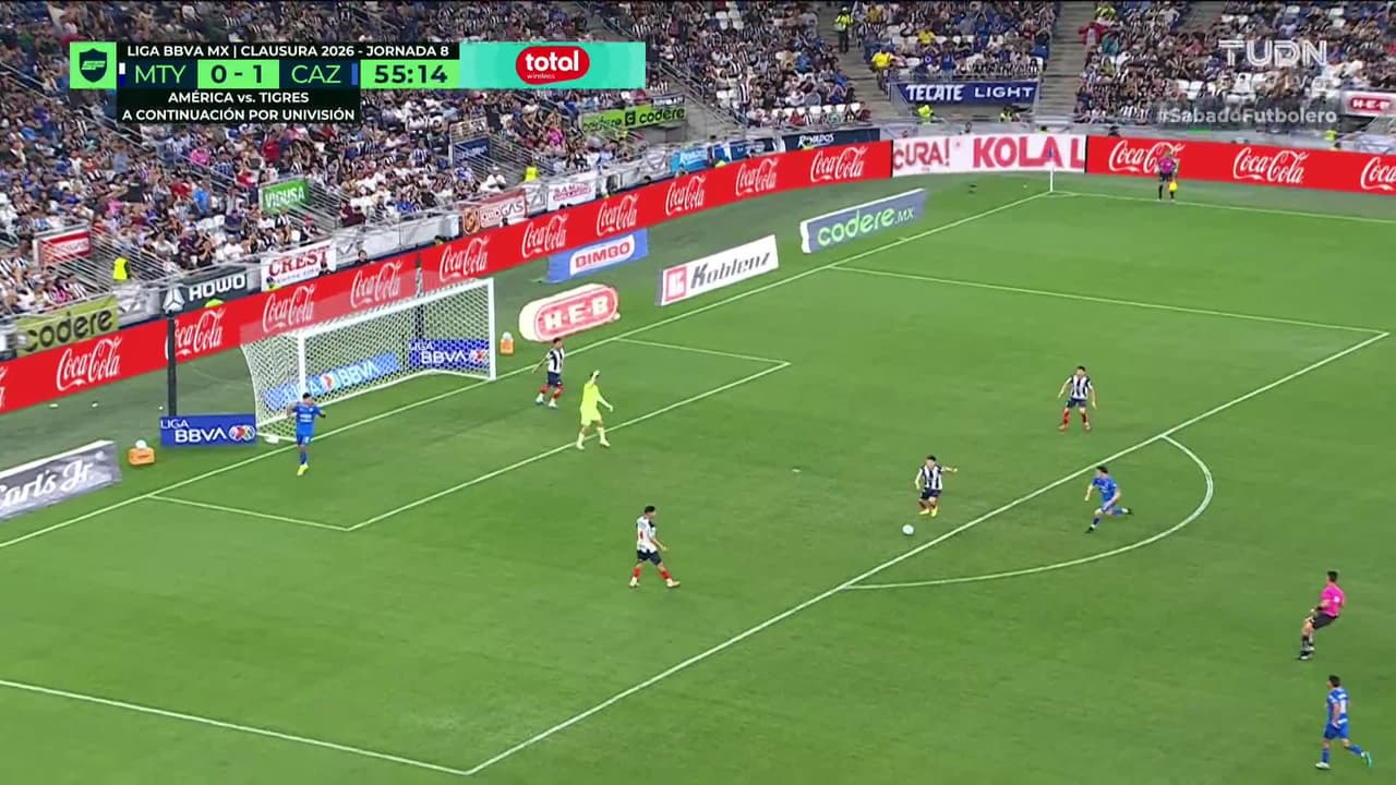 ¡TIRO ATAJADO! disparo por Gabriel Fernández.