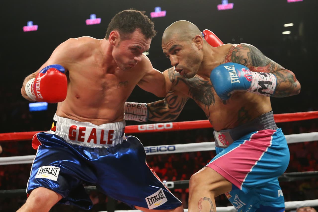 En el cuarto round un poderoso gancho de izquierda envió al australiano a la lona.