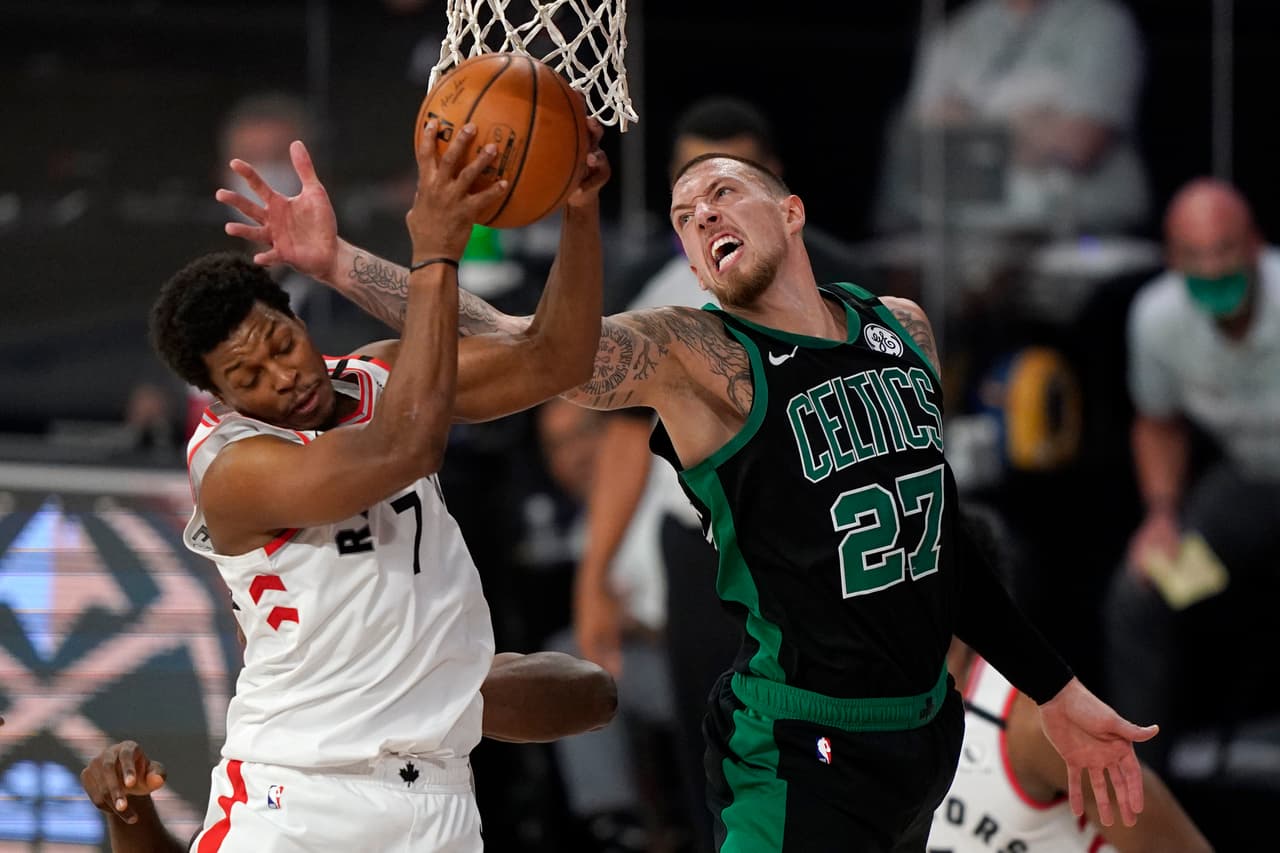 Los Celtics comienzan a despegarse de los Toronto Raptors y con un marcador de 102-99 y ponen la serie 2-0 a su favor.