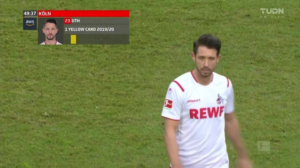 Tarjeta amarilla. El árbitro amonesta a Mark Uth de 1. FC Köln