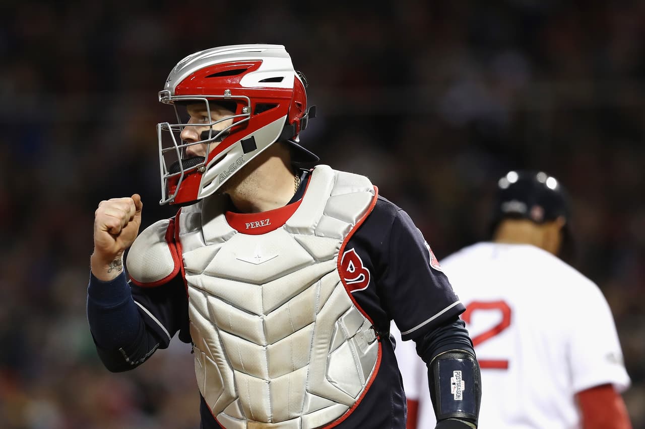 El catcher puertorriqueño Roberto Pérez lleva 184 partidos en esta temporada con Cleveland.