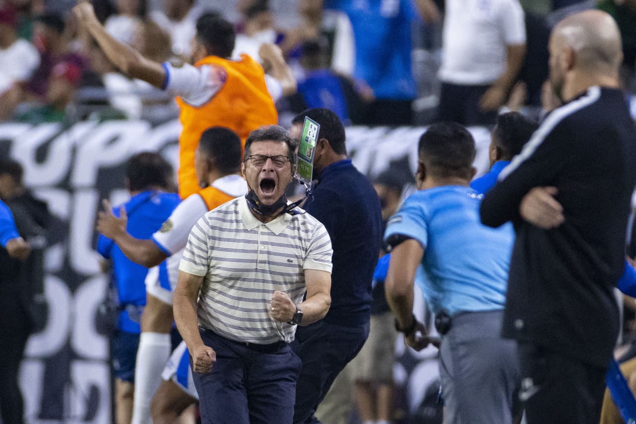 Toda la banca y el cuerpo técnico gritaron como nunca el doblete de Rivas, pues solo era cuestión de esperar la caída anímica de Qatar para empatar con media hora por delante.