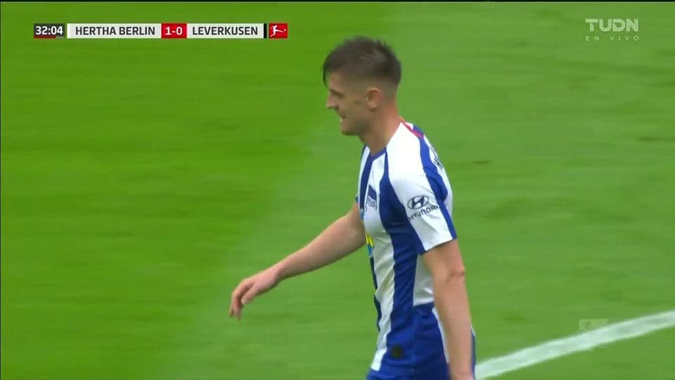 Tiro desviado de Krzysztof Piatek