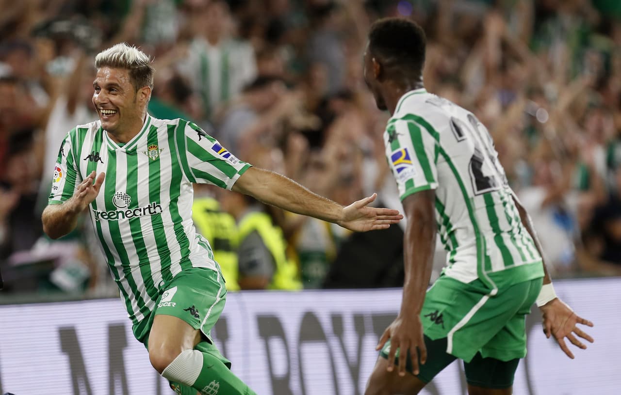 Al minuto 80, Joaquín Sánchez (izquierda) anotó el único gol del partido para el triunfo del Betis.