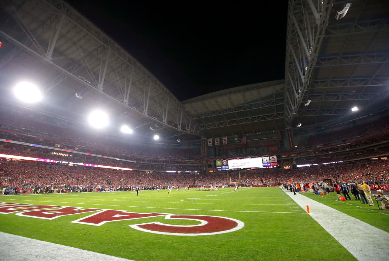 El University of Phoenix Stadium es la casa de los Arizona Cardinals (NFL), aunque también ha sido el escenario de eventos deportivos como Wrestlemania, el College Football Playoff National Championship y el Super Bowl.