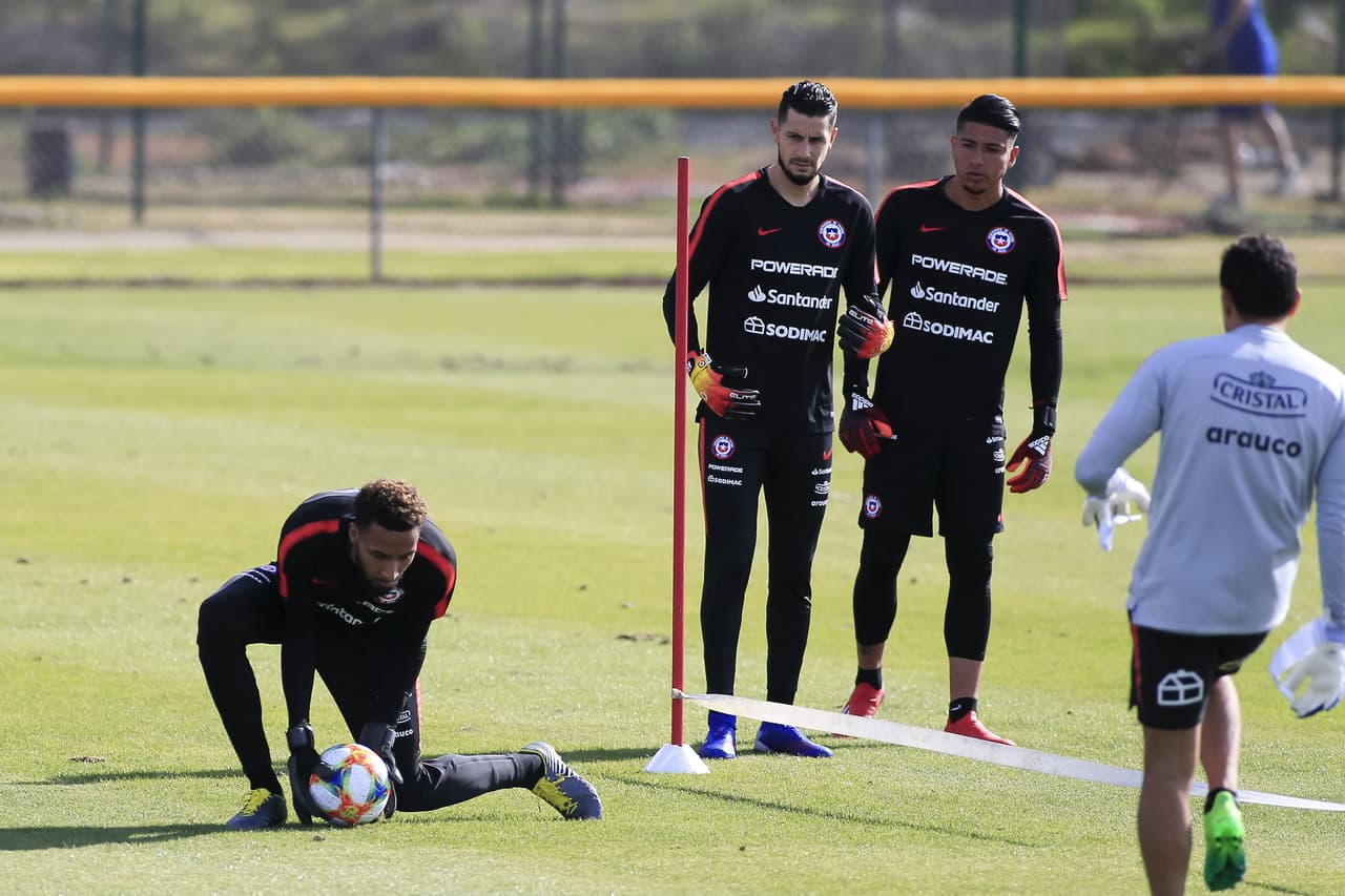 Chile, dirigida por el colombiano Reinaldo Rueda, venció a México en su último amistoso, pero ahora con el argentino Gerardo Martino al mando del Tri ajusta sus piezas para un duelo diferente.