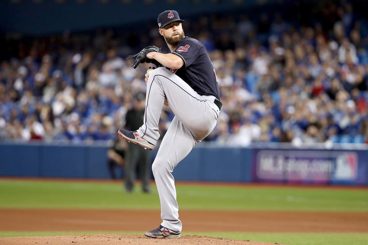 El lanzador derecho Corey Kluber, de 30 años, tiene 18 triunfos y nueve derrotas en el 2016, con dos victorias y una caída en esta postemporada. Estuvo en el Juego de las Estrellas de esta campaña.