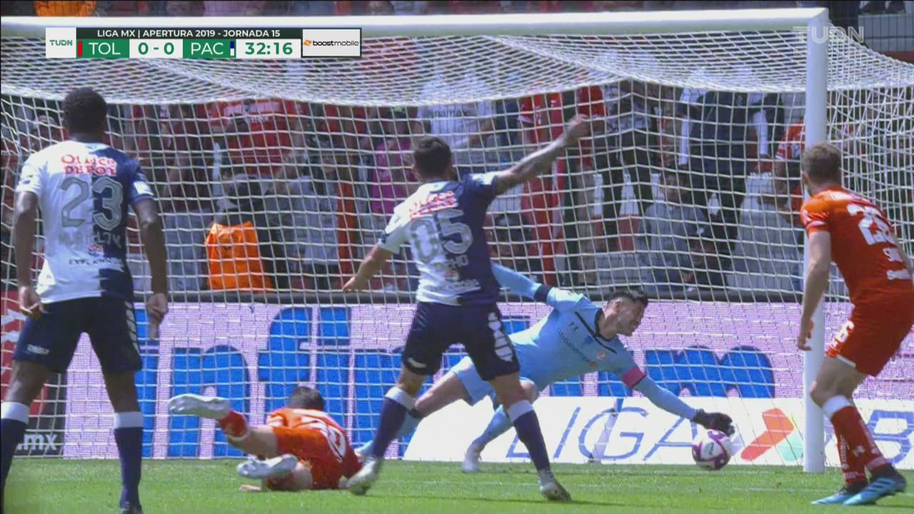 ¡Siempre confiable! Talavera evita la caída del arco escarlata