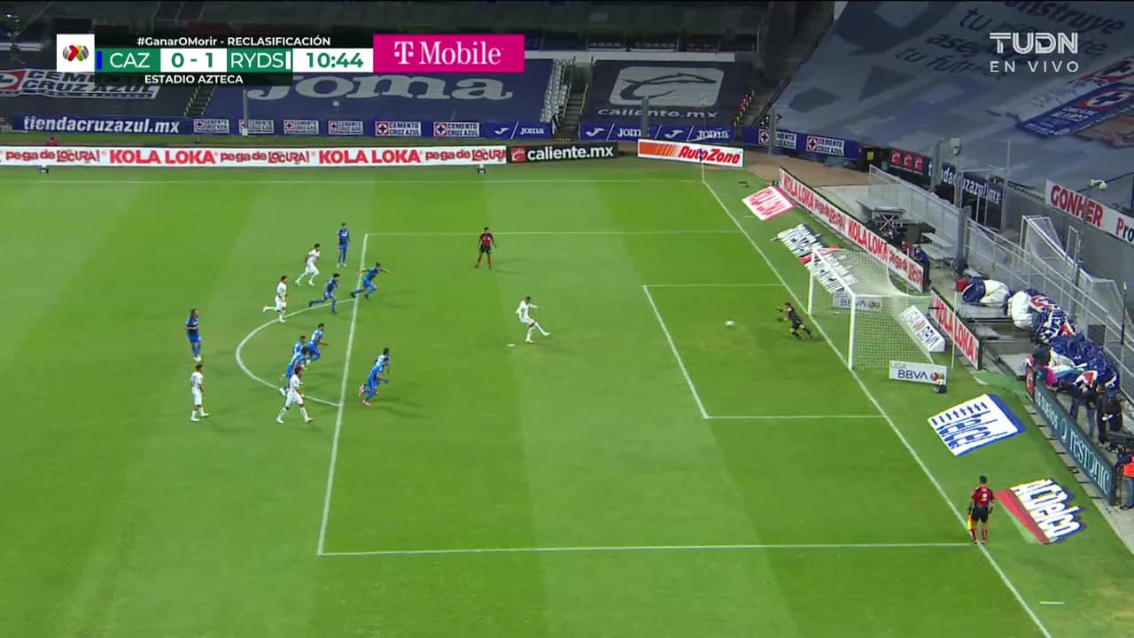 ¡GOL!  anota para Monterrey. Rogelio Funes Mori