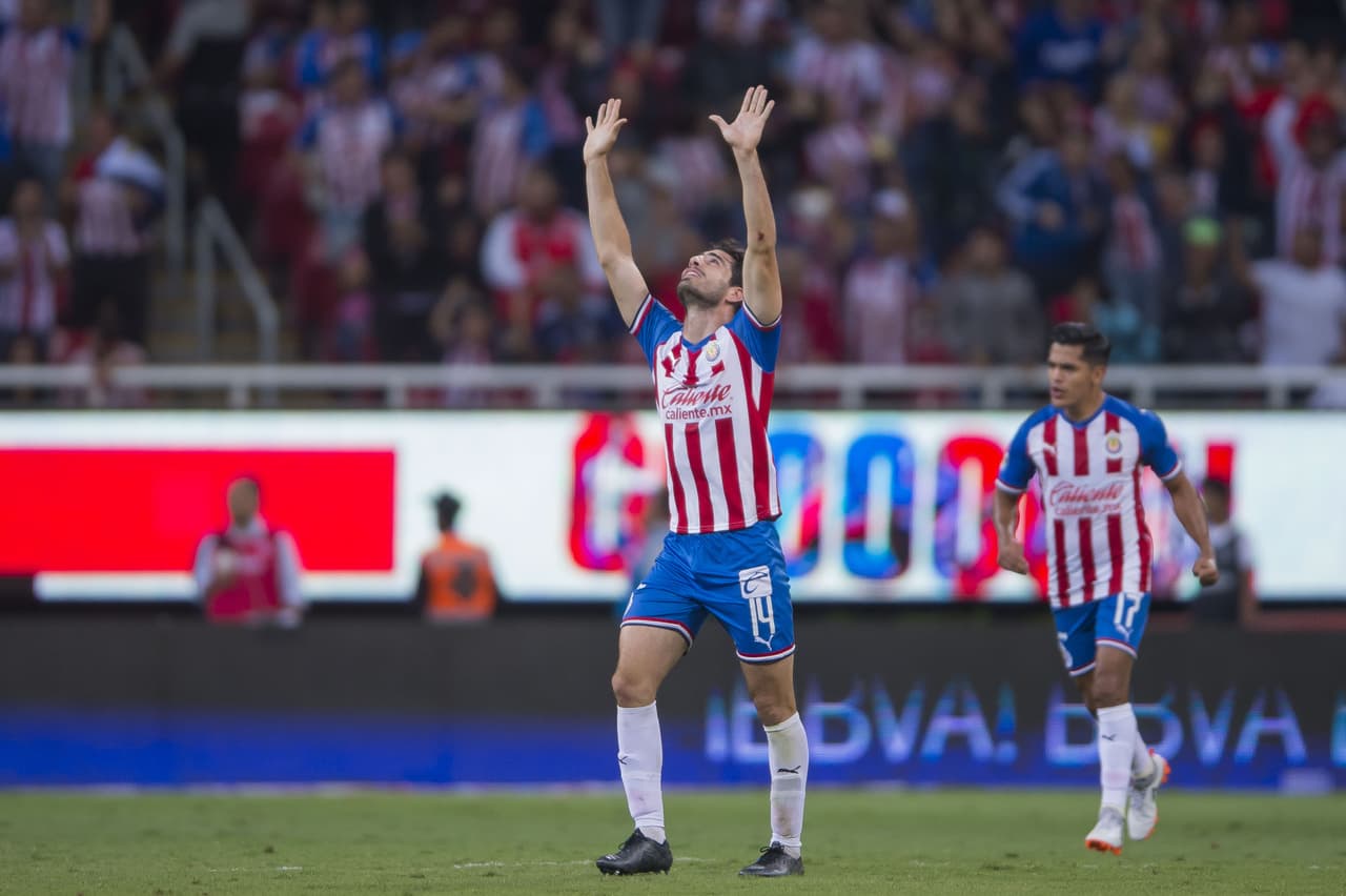 Antonio Briseño presume calificaciones en Escuela de Técnicos