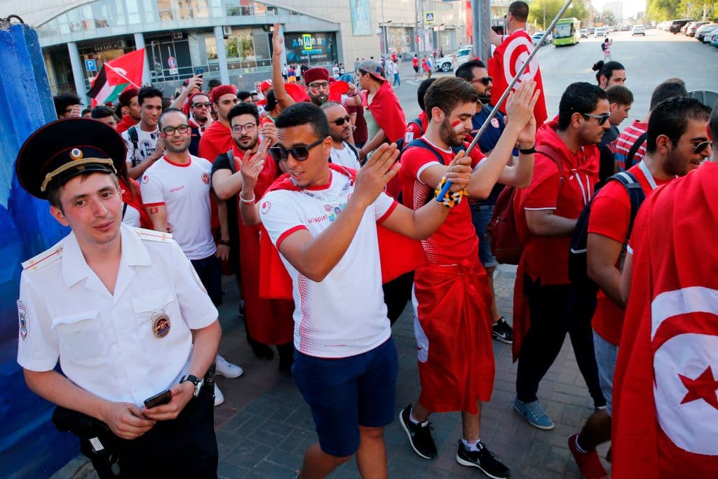 Aficionados tanto tunecinos como ingleses acudiendo al llamado de sus selecciones en el debut mundialista para ambas. No cabe duda que estaban empezando a pasarla muy bien en Volgograd.