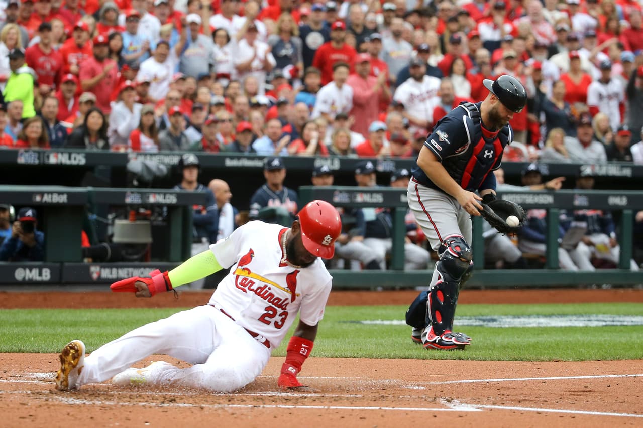 Los Braves vienen de atrás en la novena para remontar a los Cardinals 3-1.