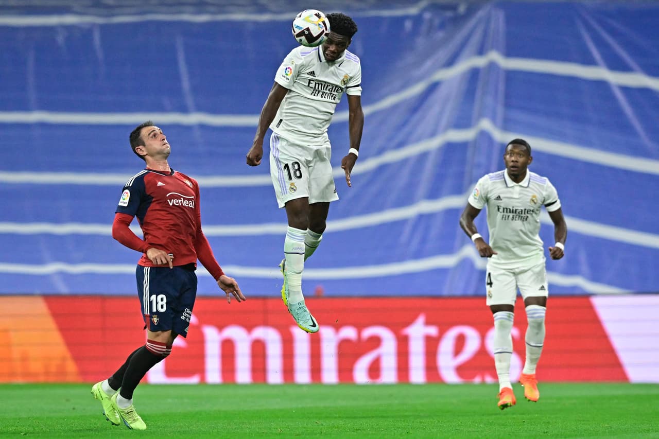 El Madrid entraba en una espiral para conseguir el resultado, eran dueños del balón pero no encontraban profundidad. Osasuna defendía con todo e inclsuo se iba expulsado David García.