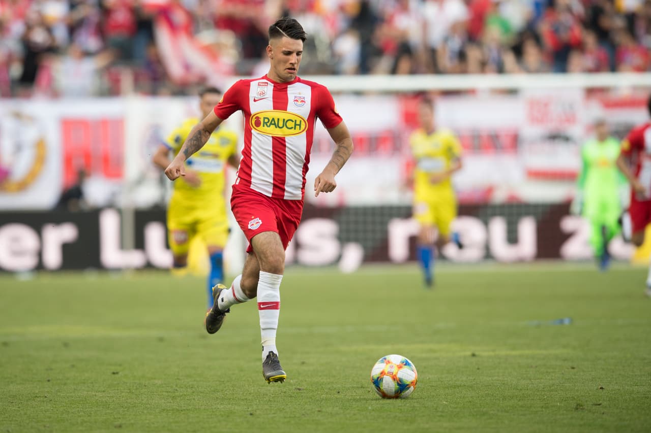 Pensando en el futuro, el Bayern Múnich estaría buscando la transferencia del delantero húngaro Dominik Szoboszlai (19 años), quien juega para el Red Bull Salzburgo.