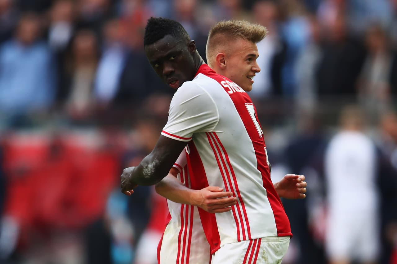 Otro de los que ocupa un lugar acá es el colombiano Dávinson Sánchez, quien después de ser campeón de la Copa Libertadores con Atlético Nacional (2016) emprendió su viaje a Europa para jugar en el Ajax.