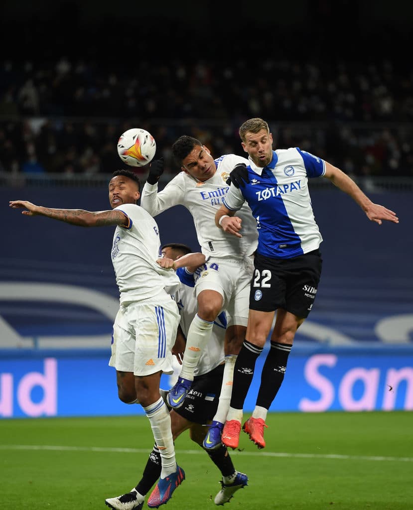 Real Madrid se quita el sabor amargo del martes pasado y golean 3-0 al Alavés en el Santiago Bernabéu.