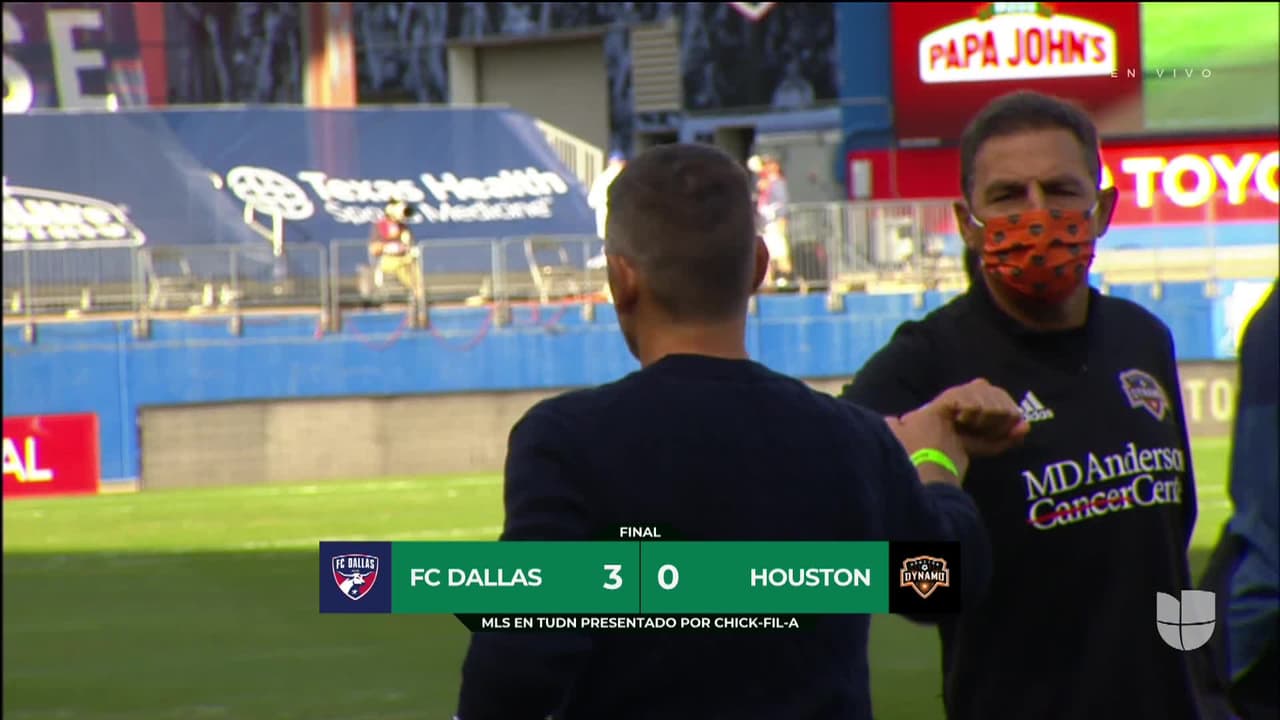 Tarjeta amarilla. El árbitro amonesta a Fabrice Picault de FC Dallas.