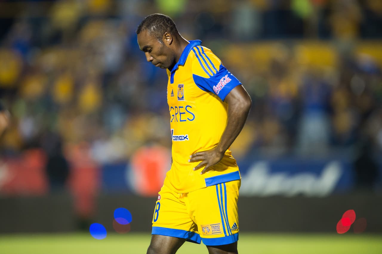 Los Tigres superan a los emplumados en el departamento de tarjetas rojas con 5, una más que el América. Los azulcremas suman más tarjetas en las amonestaciones acumulando un total de 37 por 19 de los felinos.