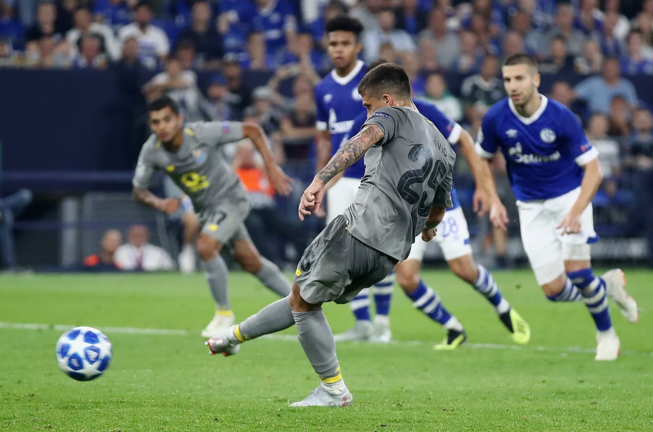 Muy buena definición del ex Inter de Portoalegere con el pie bien abierto.