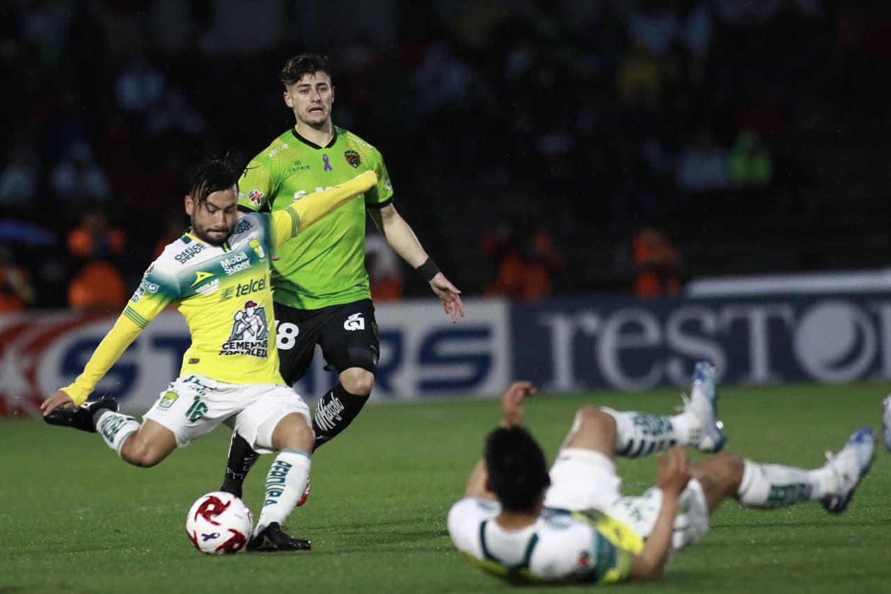 El primer tiempo fue intenso pero la visita no tenía claridad en la última zona del campo.