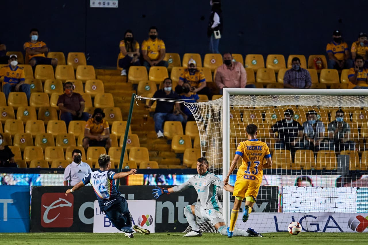 En principio el segundo gol del colombiano fue anulado por fuera de lugar pero el VAR rectificó.