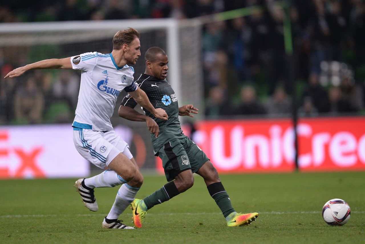 Aún así, el alemán Benedikt Howedes suena con algo más para llegar como central a Juventus, proveniente del Schalke 04.