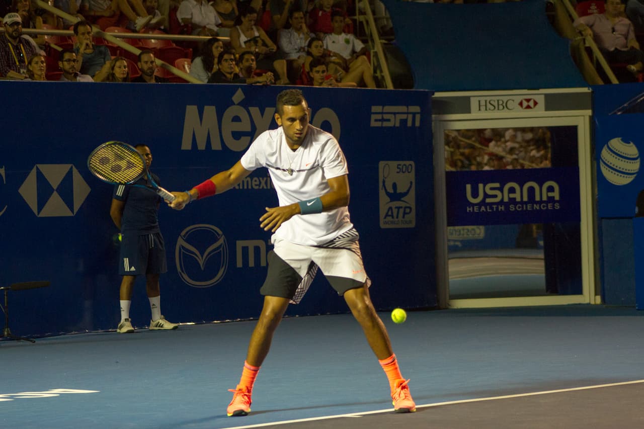 Nick Kyrgios eliminó al favorito del Abierto Mexicano, el serbio Novak Djokovic, número dos en la siembra de la ATP. El australiano dio una demostración de potencia y precisión con su saque que se tradujo en 25 aces para acceder a las Semifinales.