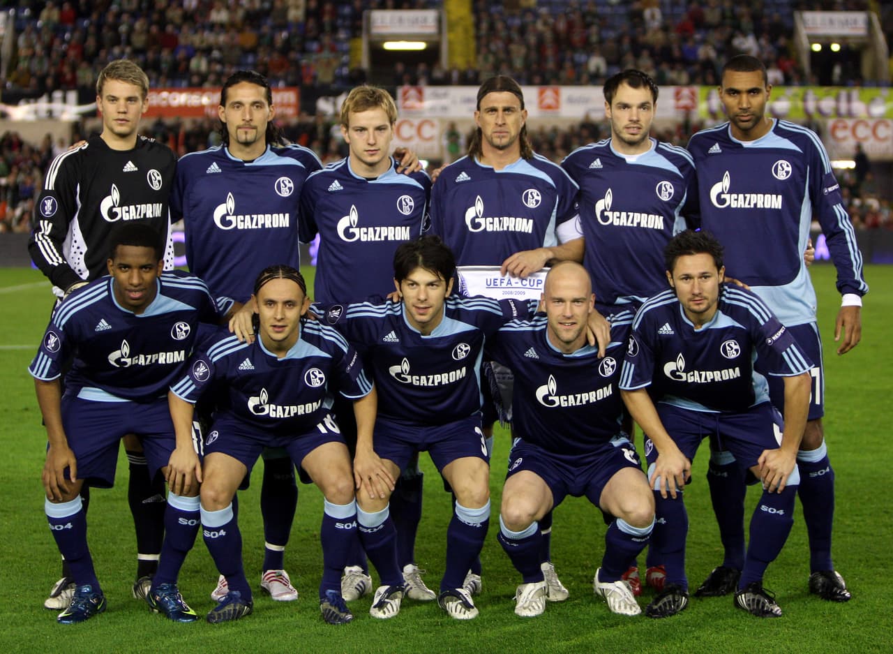 Con una camada de grandes futbolistas como Manuel Neuer y el croata Iván Rakitic, el Schalke logró salir subcampeón de la Bundesliga cuatro veces desde el año 2000.