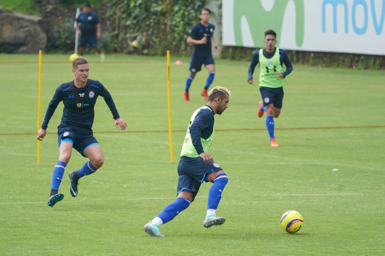 En el terreno, todos los jugadores saben que solo tendrá un puesto en la nómina titular gracias a su fútbol.