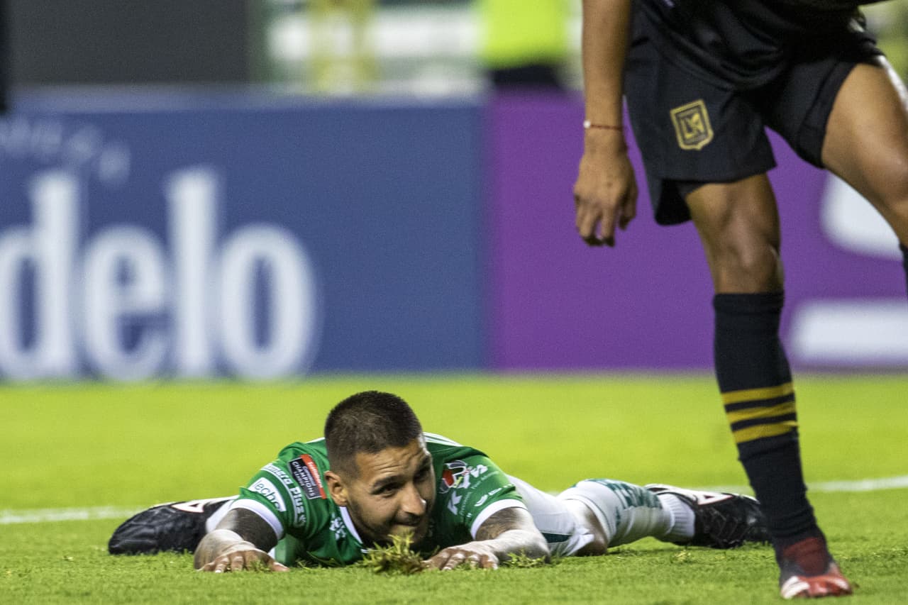 Ismael Sosa (33), Rodolfo Cota (32), Ángel Mena (32), Miguel Herrera (31) y Fernando Navarro (31) pasan los 30 años de edad.