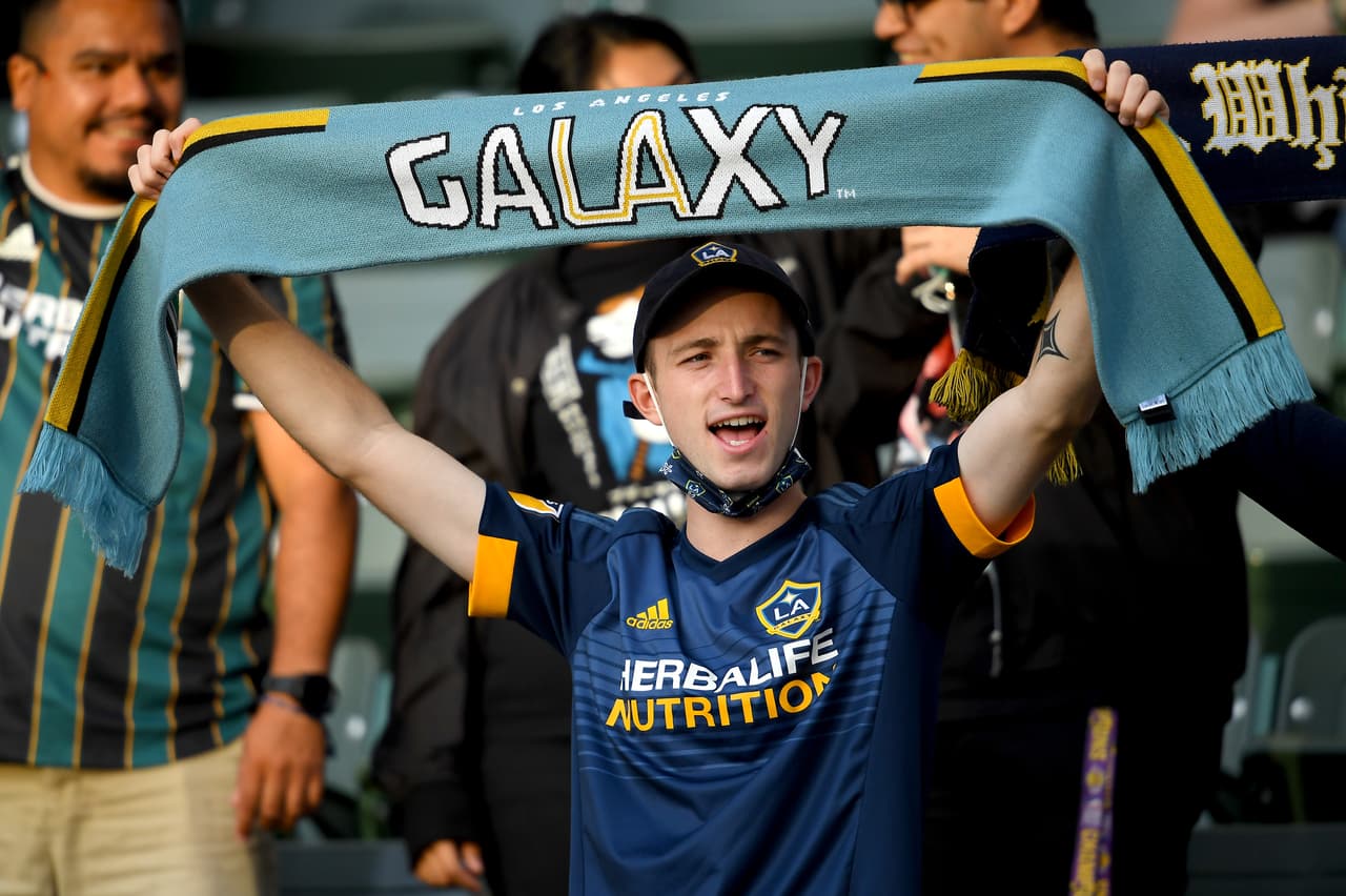 Por momentos el aliento hacia LA Galaxy es incontenible.
<br>