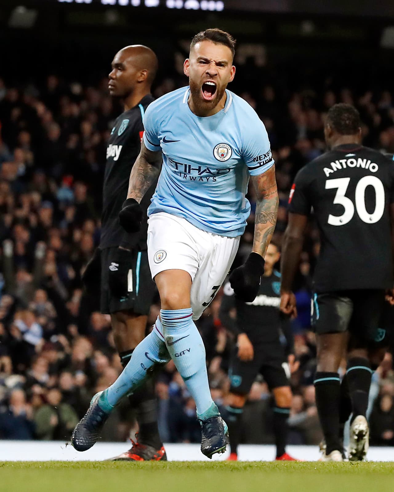 7. Nicolás Otamendi - el Valencia se quedó con 44,6 millones de euros cuando el Manchester City decidió fichar al argentino en la temporada 2015/2016.