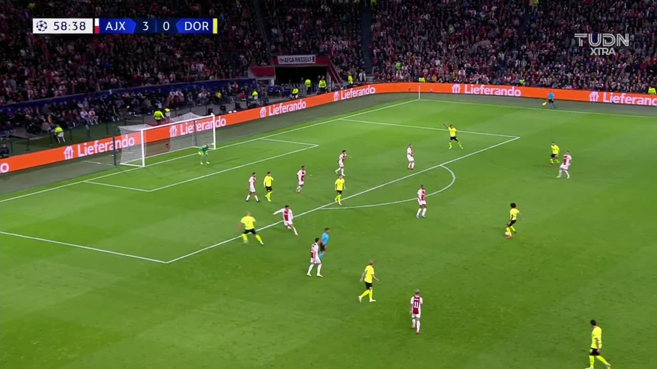 ¡TIRO ATAJADO! disparo por Jude Bellingham.