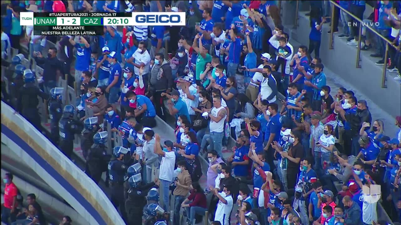 ¡TIRO ATAJADO! disparo por Santiago Giménez.