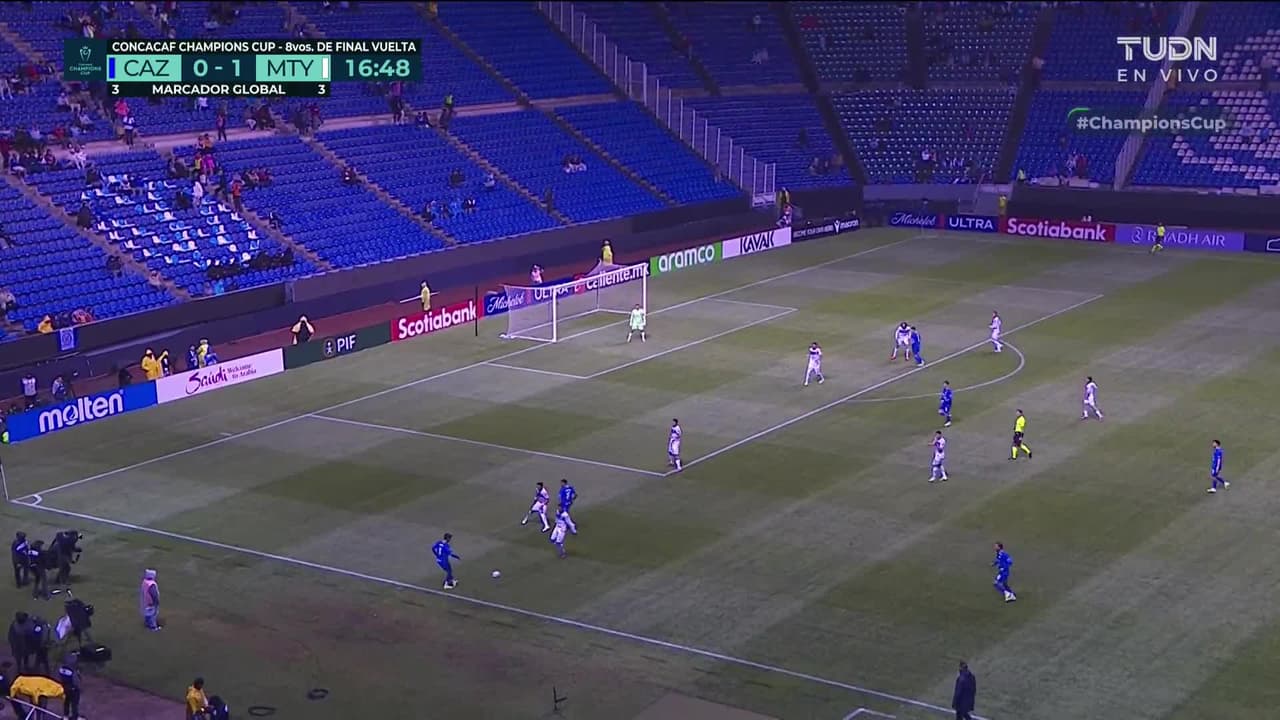 ¡TIRO ATAJADO! disparo por Nicolás Ibáñez.