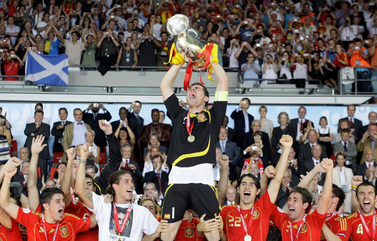 Fue convocado para las fases finales de las ediciones 2000, 2004, 2008, 2012 y 2016.