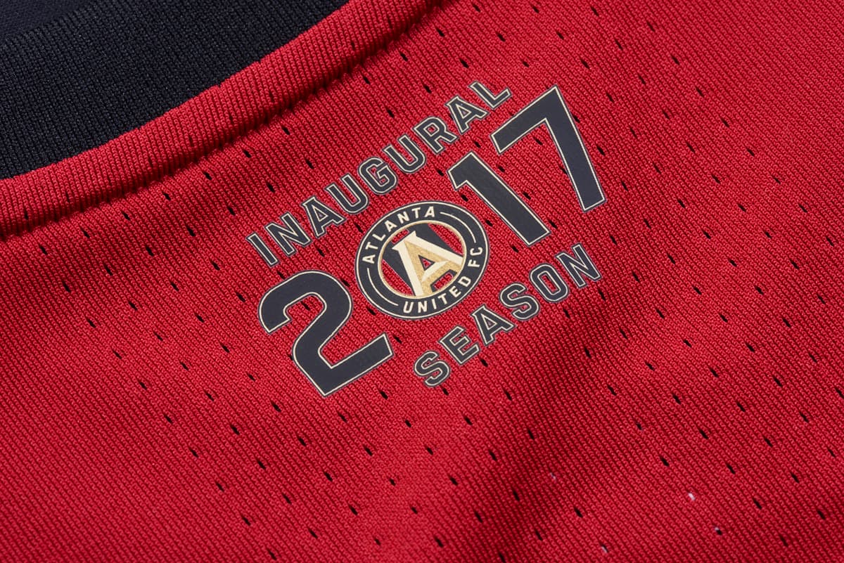 El uniforme titular de uno de los dos nuevos equipos de la MLS en 2017 destaca el caracter inaugural de la temporada que está por comenzar. (Crédito: Atlanta United FC)