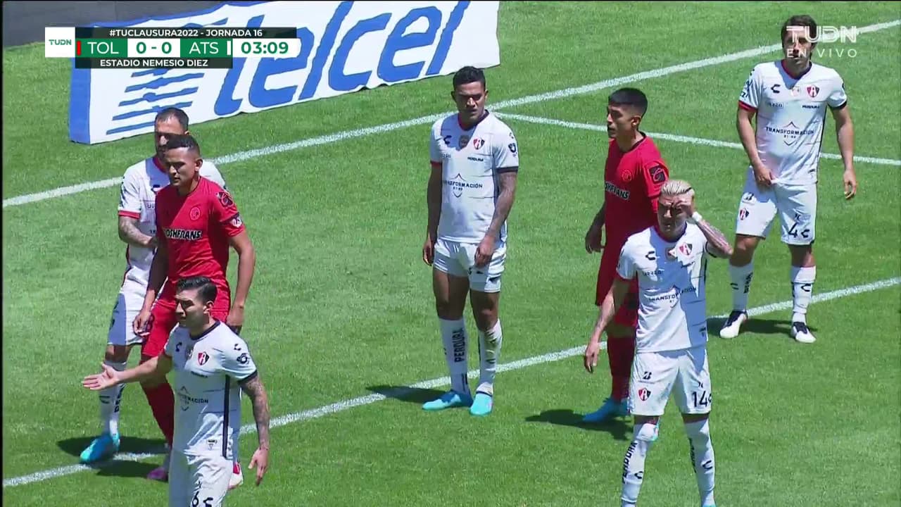 ¡GOOOL!  anota para Toluca.