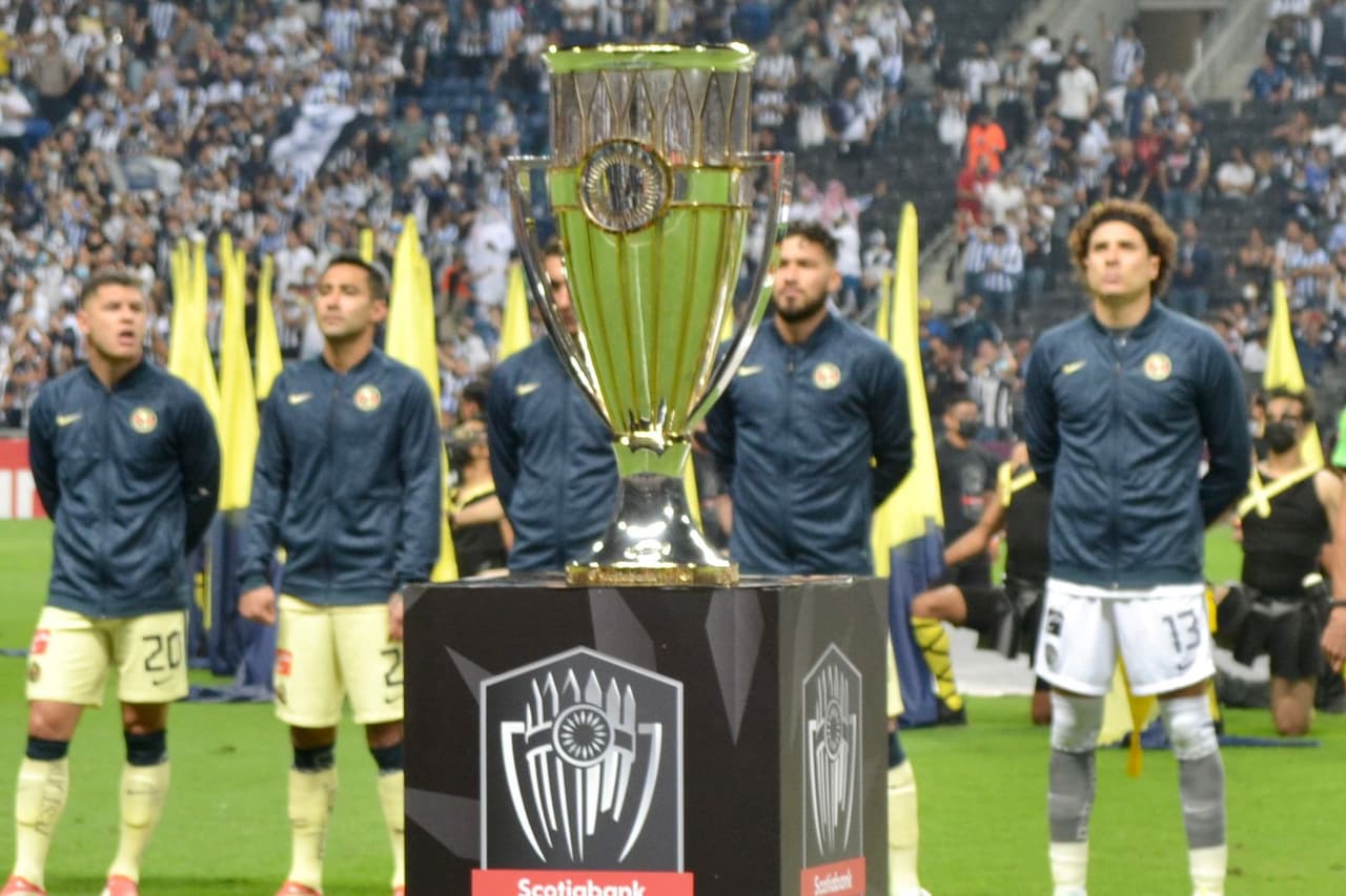 Sebastián Cáseres comete un grave error en el área y le regala el único gol del encuentro a Rogelio Funes Mori y levantan la Concacaf Liga de Campeones.