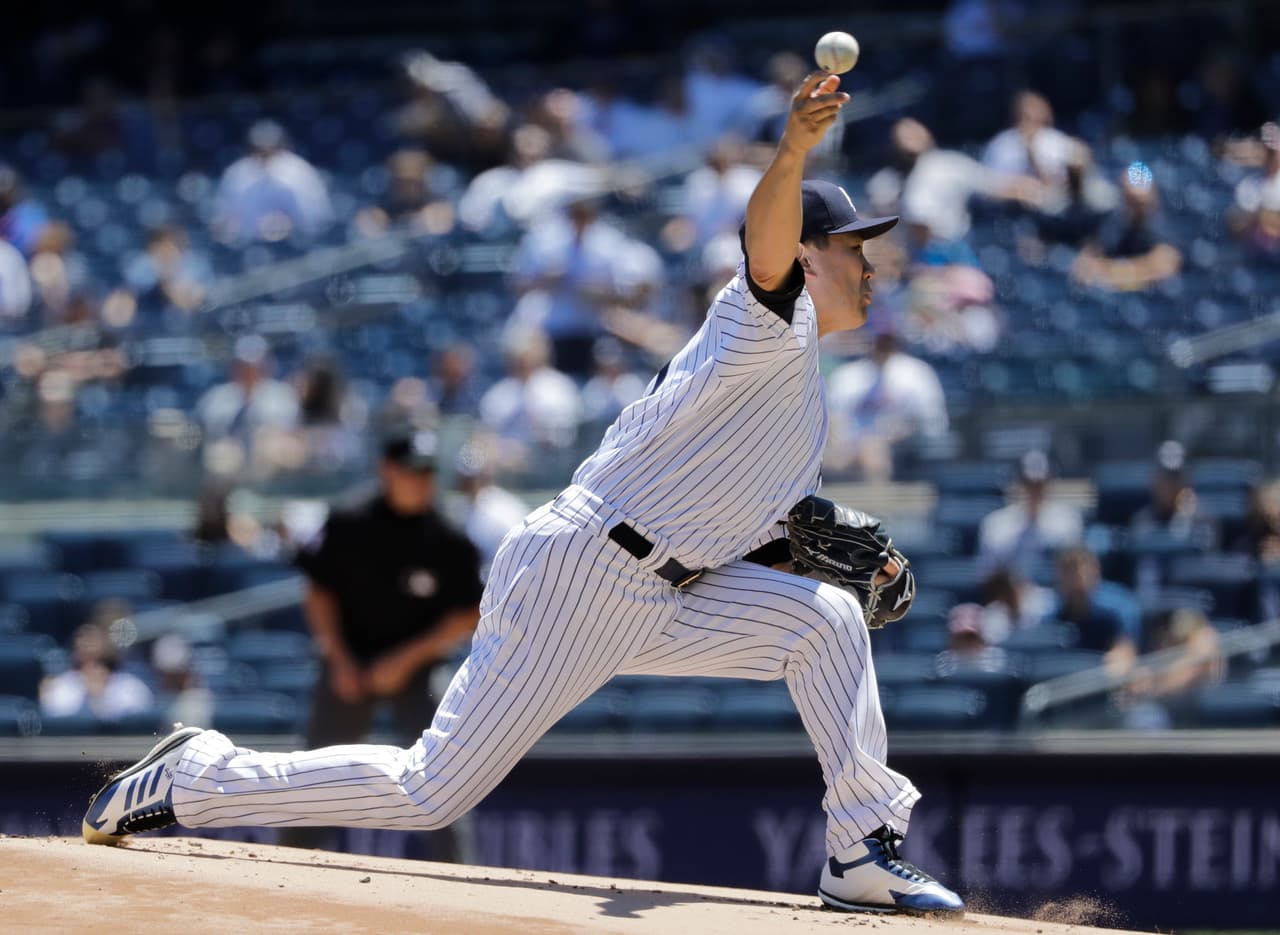 En el primer encuentro, Masahiro Tanaka (4-5) concedió un jonrón de tres carreras a Jeff McNeil que puso a los Mets al frente en la pizarra por 4-1 en el tercer episodio, pero se recuperó para apuntarse la victoria por primera vez en un mes.
