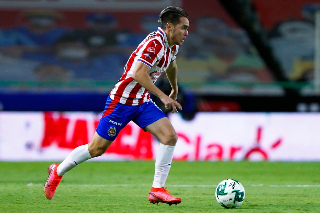 Angulo aparece con Chivas, pero no pudo entrenar con el equipo