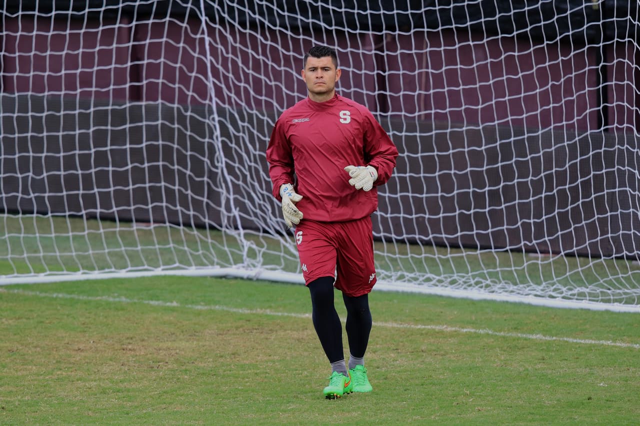 Danny Carvajal. Posición: Portero. Edad: 27 años. Club: Saprissa (Primera Costa Rica). Veces Seleccionado: 5. Descripción: Es un portero de buena estatura lo que le da seguridad en el juego aéreo. Nacido en San Ramón de Alajuela, debutó en el Brujas FC y aunque ha estado en varias listas, sigue sin debutar en Selección Mayor.