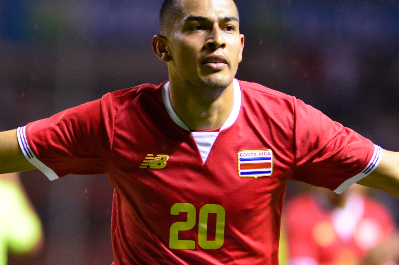 Ariel Francisco Rodríguez. Posición: Delantero. Edad: 26 años. Club: Bangkok Glass F.C (Liga Premier de Tailandia). Veces Seleccionado: 1. Descripción: Es de las recientes incorporaciones al cuadro nacional de Costa Rica y ya se estrenó como goleador de la 'Sele' en el duelo amistoso con Venezuela marcando el 2-1.