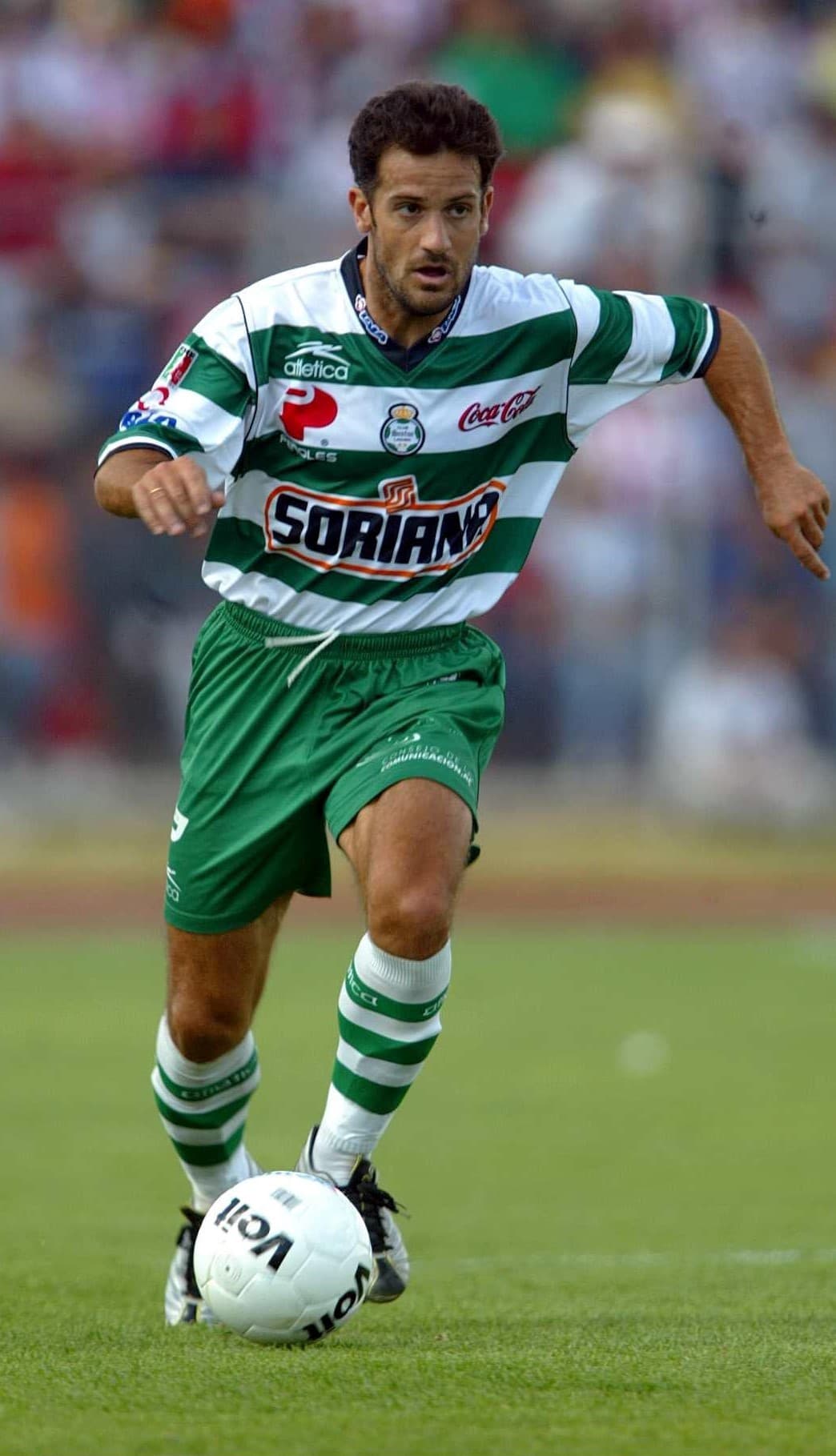 El español Javier Manjarín llegó al fútbol mexicano en 2001 para jugar en el Atléico Celaya y se despidió en el 2003 defendiendo los colores del Santos.