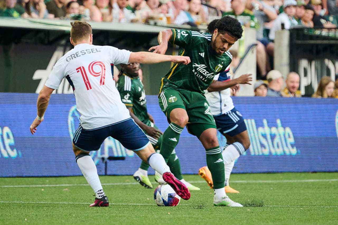 ¿Homenaje a Zinedine Zidane? Evander realiza espectacular ruleta y firma golazo