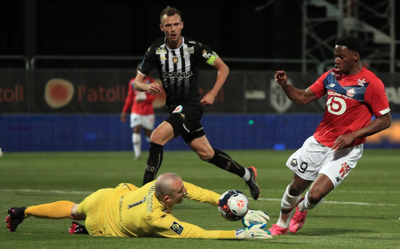 Lille rompió la sequía de campeonatos y se corona en la Ligue 1 tras 10 años sin lograrlo. Jonathan Davis y Burak Yilmaz le dieron la victoria a su equipo frente al Angers y le rebatan la gloria al equipo millonario del Paris Saint-Germain.
