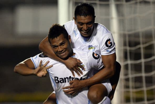 Rolando Blackburn anotó el gol del triunfo para los cremas.