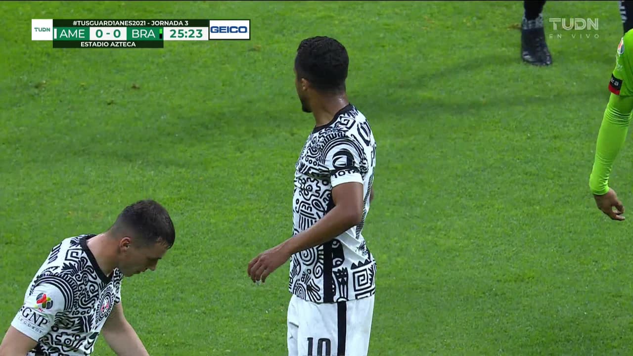 ¡TIRO ATAJADO! disparo por Giovani dos Santos.