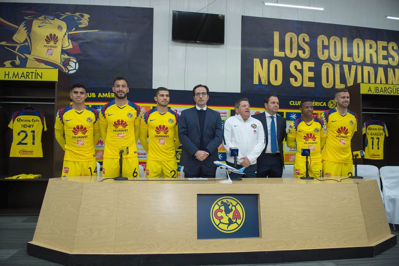 Las Águilas presentaron a unos muy sonrientes Joe Corona, Emanuel Aguilera, Henry Martín, Andrés Ibargüen y Jérémy Ménez como sus nuevos hombres para el Clausura 2018.
