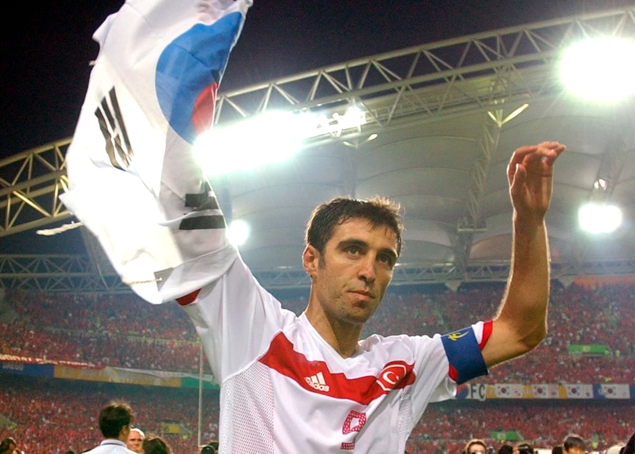 Hakan Sukur es conductor de Uber tras triunfar en el futbol